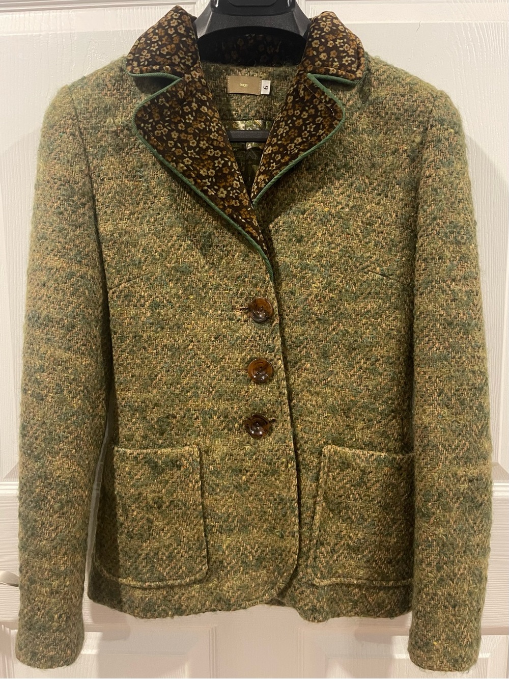 Wool-Blend Green Tweed Women's Jacket with Floral Collar